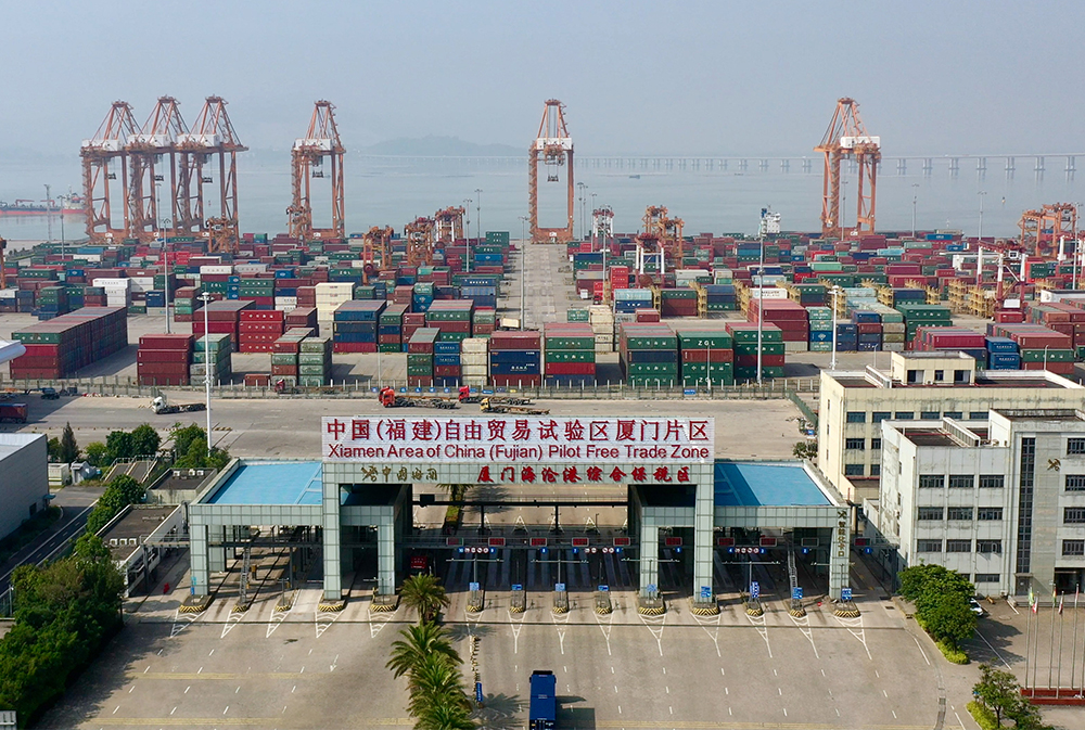 “我们从事现代化经济建设，要有长远考虑，统筹全局”